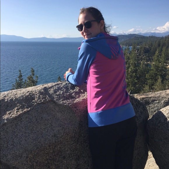 Meet your Posher, Courtney - Picture 2 of 2